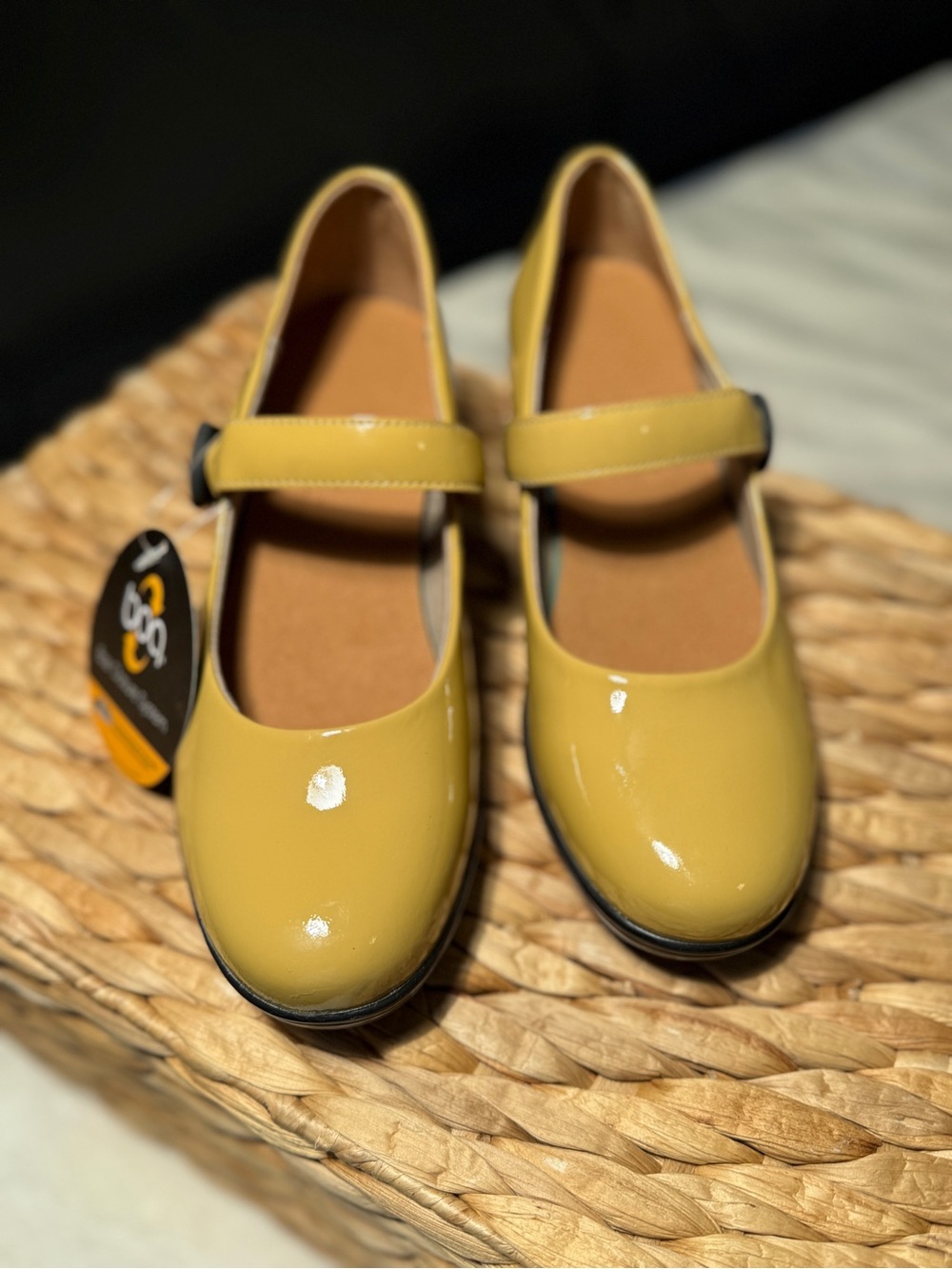 NWOB Dr. Comfort Coco Mustard Patent Leather Mary Jane Heels - BOA Closure 7W